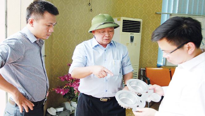 Người bắt sóng biển phát điện